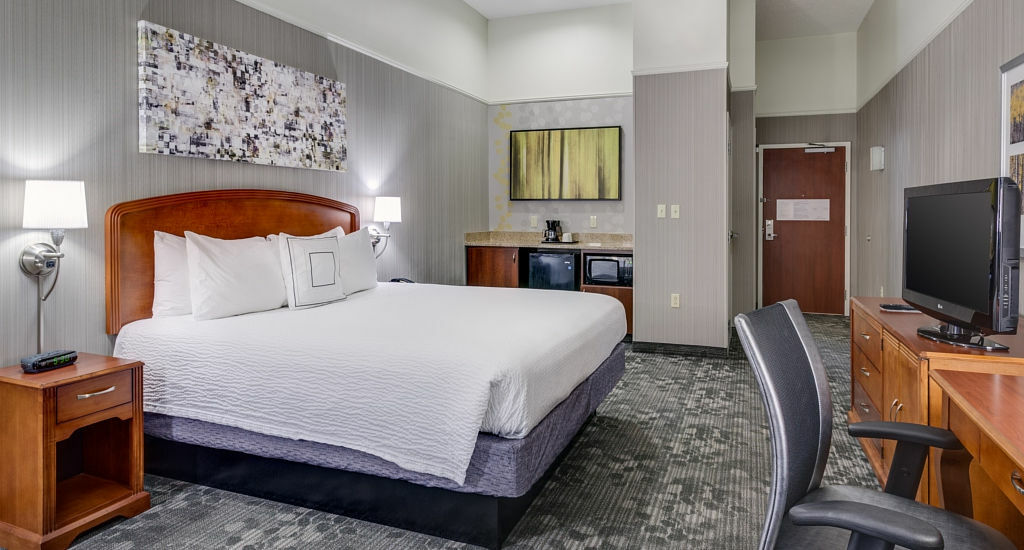 Courtyard By Marriott Providence Warwick Hotel Exterior photo